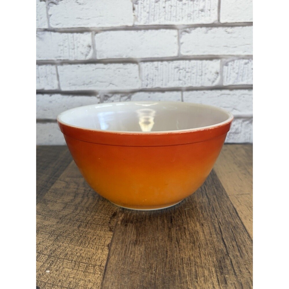 Vintage Pyrex FlameGlo Orange Red Ombre Mixing Bowl #402, 1 1/2 Qt Nearly Mint